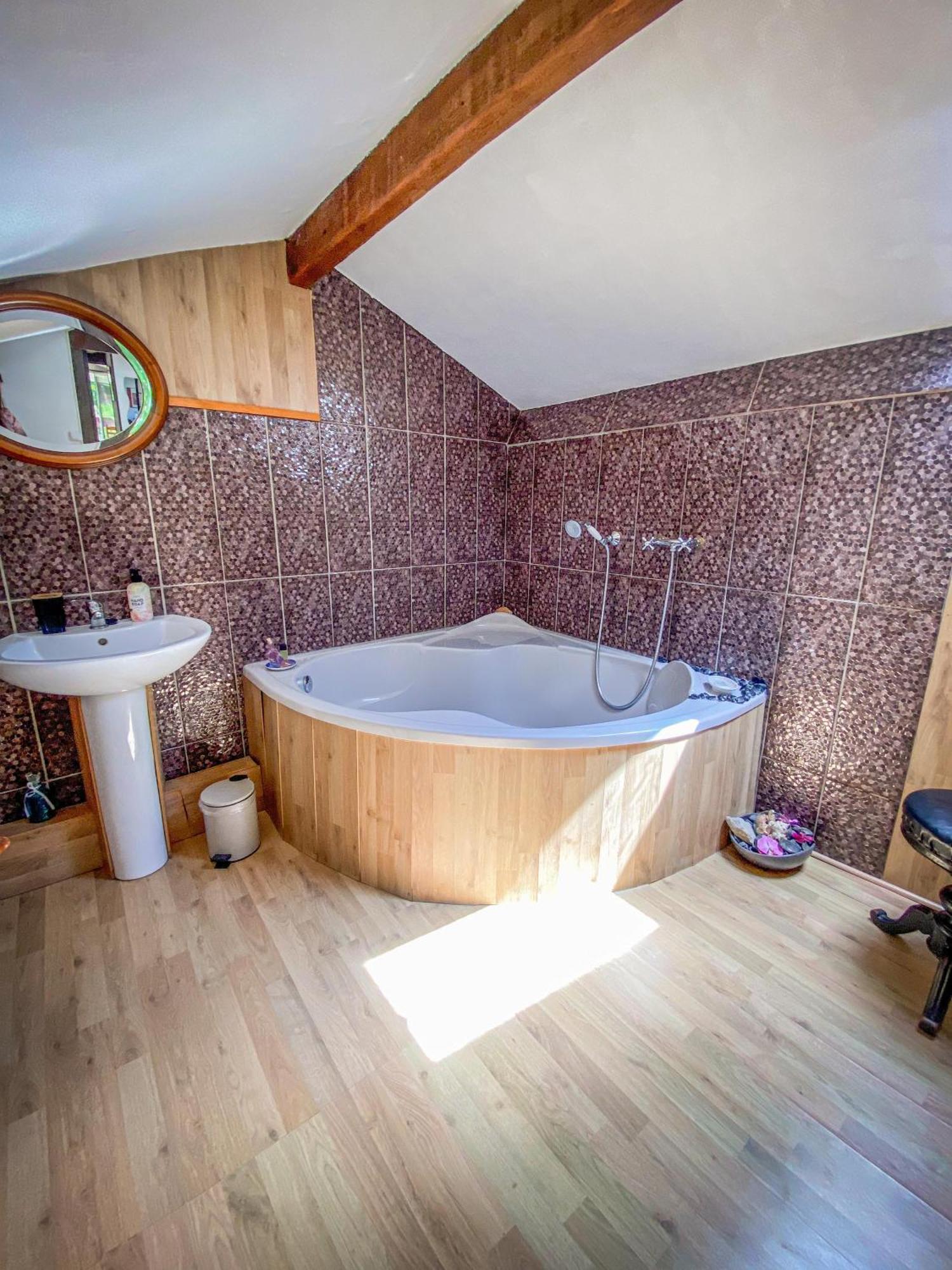 Ryokan Lankana Exideuil-sur-Vienne Bagian luar foto