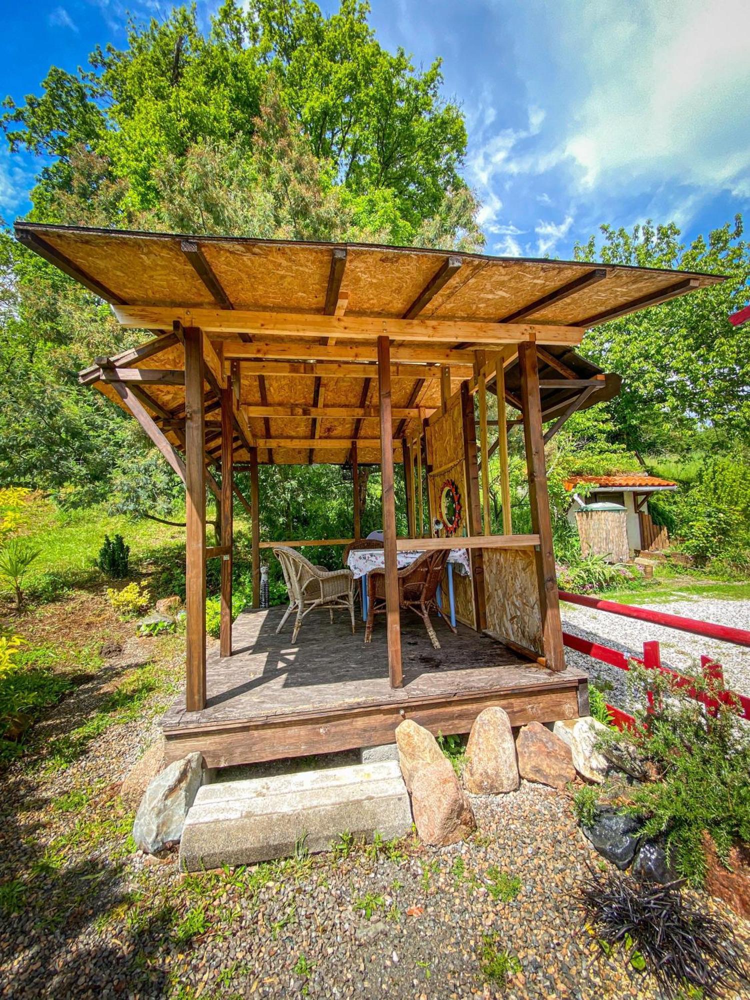 Ryokan Lankana Exideuil-sur-Vienne Bagian luar foto